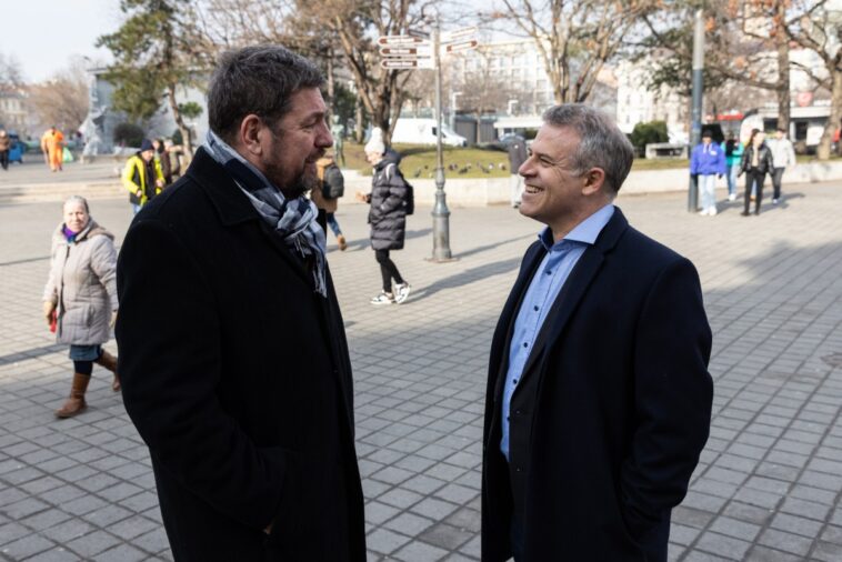 Visszalép a Momentum az V. kerületben a kutyapártos Juhász Péter javára