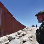 Elegük van: Florida katonákat küld Texasba a migránsok elleni fellépésre