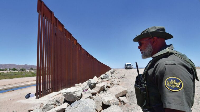 Elegük van: Florida katonákat küld Texasba a migránsok elleni fellépésre