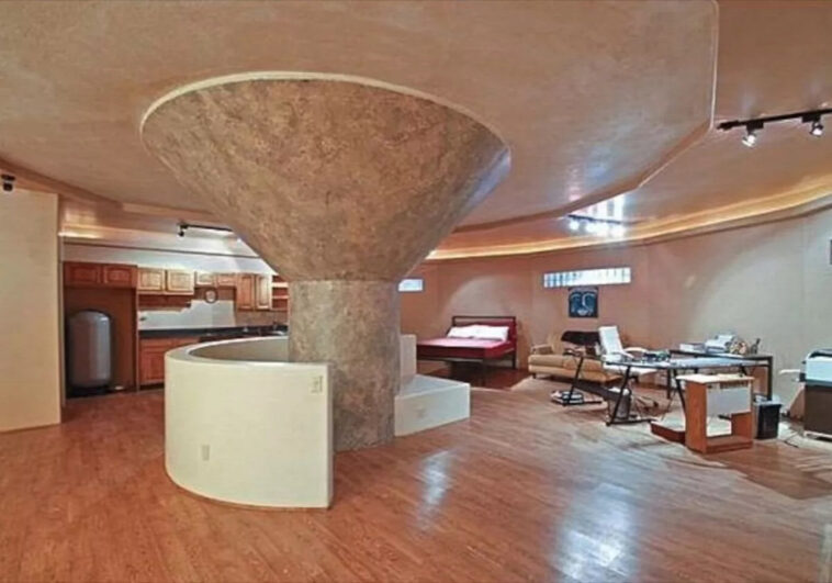 Évek óta eladhatatlan az egykori földalatti orgiák helyszíne