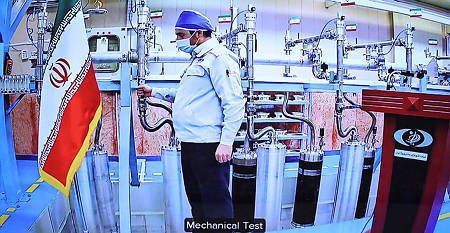 Egyszerre négy új atomerőmű építésébe kezdett Irán