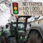 Lángokban áll Brüsszel – Gumilövedékkel lőttek a gazdatüntetés résztvevőire a rendőrök