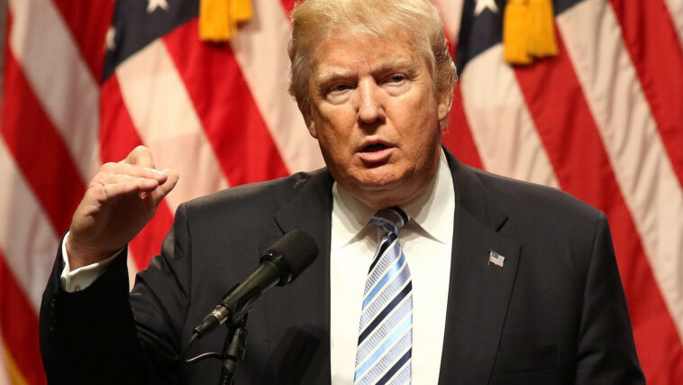 Határozatlan időre elhalasztották a Donald Trump elleni egyik büntetőper tárgyalását