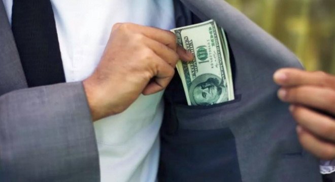 Osztrák EP képviselő: a milliárdos EU támogatások az ukrán oligarchákhoz kerülnek