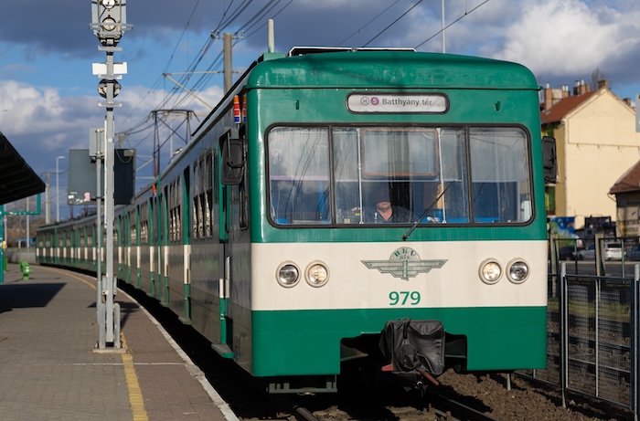 Látta? Felvette? Tanúkat keres a rendőrség a kerepesi HÉV megállóban történt súlyos bűntett miatt