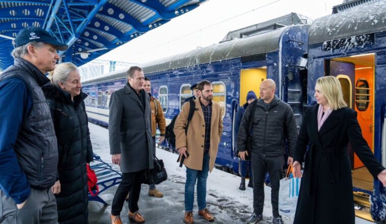 Kijevbe érkezett az Egyesült Államok Kongresszusának küldöttsége