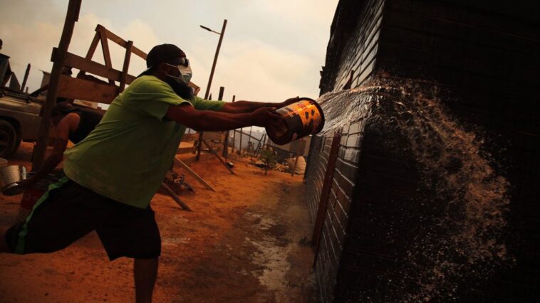 Menekülő emberek égnek halálra Chilében