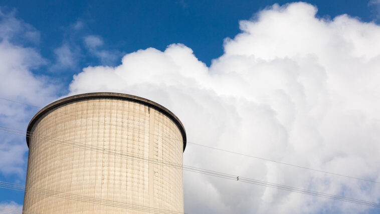 Tűz volt egy francia atomerőműben, leállt két reaktor