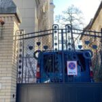 Balog Zoltán megérkezett a zsinati hivatalba, majd rejtőzködve menekült a kérdések elől