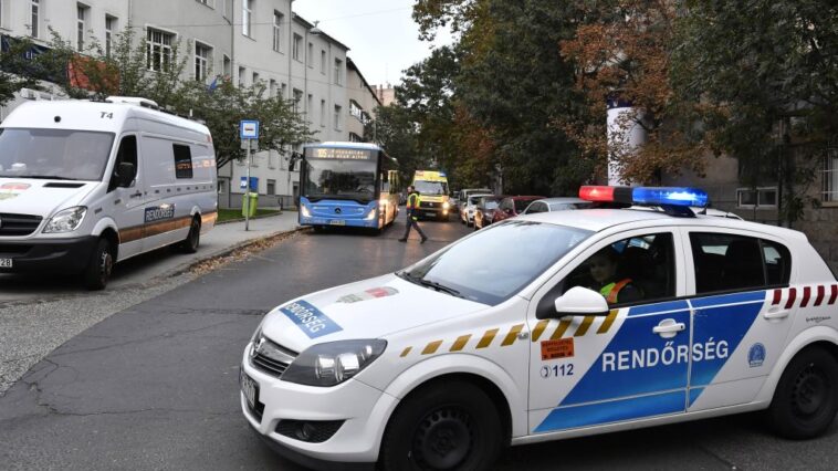 Megfigyelte, autóval követte a volt barátnőjét egy rendőrtiszt