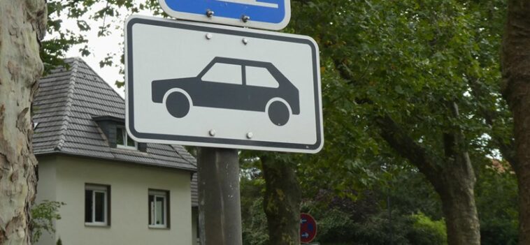 Házasodjanak össze, írta a szolgáltató egy párnak Győrben, ha olcsón akarnak parkolni