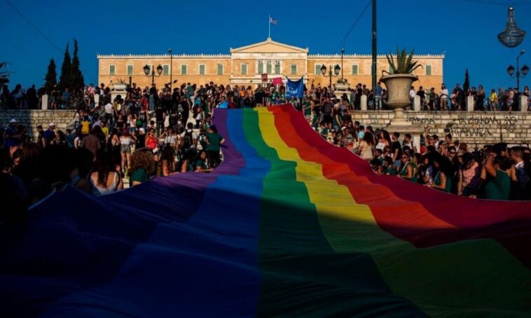 Görögország hivatalosan is legalizálta a melegházasságot