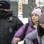 400 embert vettek őrizetbe Oroszországban a Navalnij emlékére szervezett megemlékezéseken