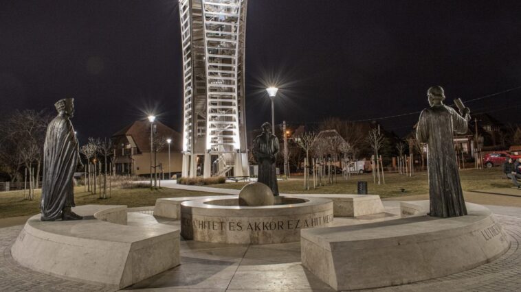 DK: Távolítsák el a Balog Zoltán-idézetet a reformátorok emlékművéről!