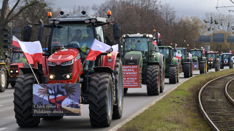 Eldurvultak a lengyel gazdatüntetések: egy traktoros Ukrajna megregulázására kérte Putyint
