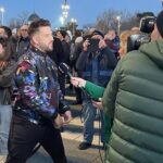 Ki képviseli a Hősök terén összegyűlteket?