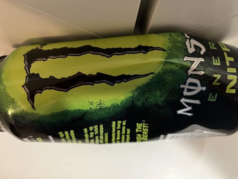 Gyermekvédelem a románoknál: betiltják a kiskorúaknak az energiaital eladását