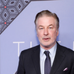 Ismét bíróság elé áll az operatőrét agyonlövő Alec Baldwin