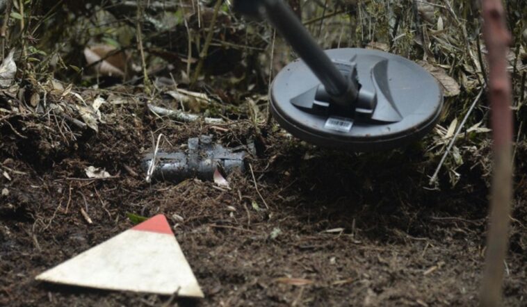 Csaknem háromszáz ember halt meg aknák miatt Ukrajnában