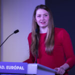 Donáth Anna: Hányingerem van a DK plakátjaitól