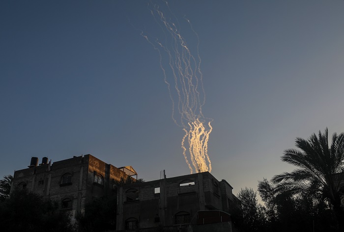 Hat perc alatt ötven csapást mért Izrael a Gázai övezetre