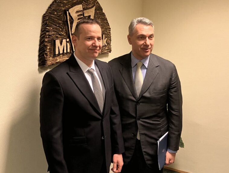 A készpénzhasználat jogáról tárgyalt Toroczkai László és Lázár János