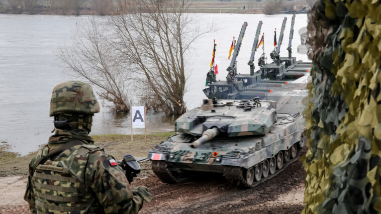 Hullanak az Abrams harckocsik, elsüllyedt az orosz haditengerészet legmodernebb hajója