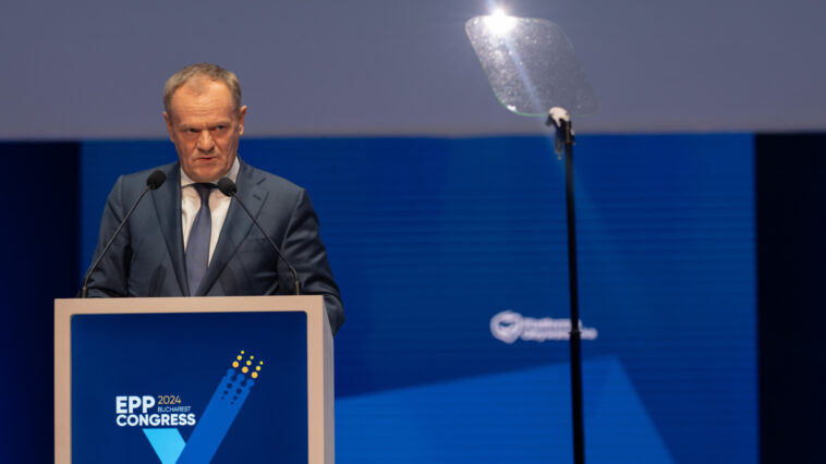 Donald Tusk: háború előtti időket élünk, egész Európa veszélyben van