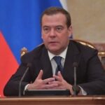 Medvegyev bevadult: „Macron egy gyáva állat”