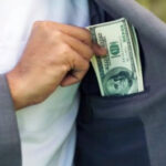 Ukrajnának szánt golyóálló mellények árát sikkasztották el