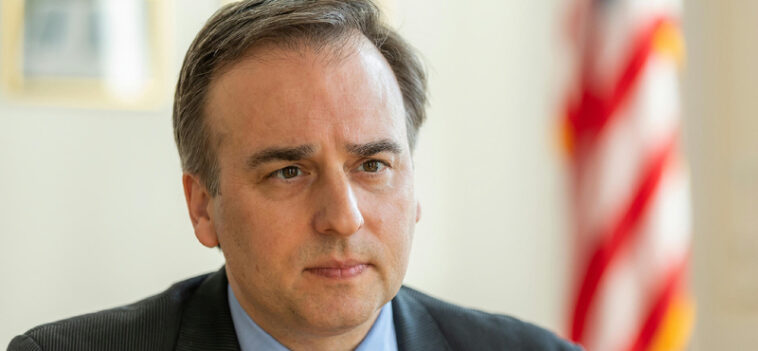 Sulyok Tamásnál, Orbán Viktornál és Kövér Lászlónál jelentette fel David Pressmant Tényi István