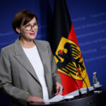 A német oktatási miniszter szerint fel kell készíteni a diákokat a háborúra