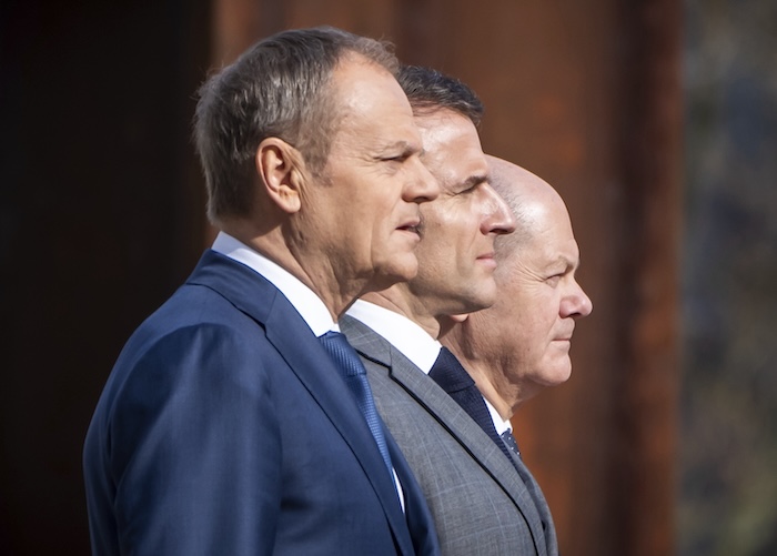 Az olasz védelmi miniszter üzent Macronéknak: Olasz csapatok soha nem fognak Ukrajnában harcolni!