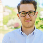 Telex: Garázdaság miatt indult eljárás Bede Zsolt ellen, aki letépte egy momentumos kokárdáját