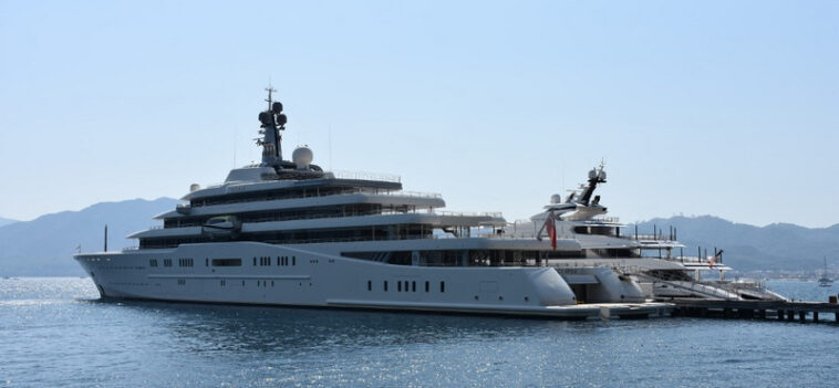 Egy 73 méter hosszú, 36 milliárdos szuperjachtot rendelt egy titokzatos magyar ügyfél