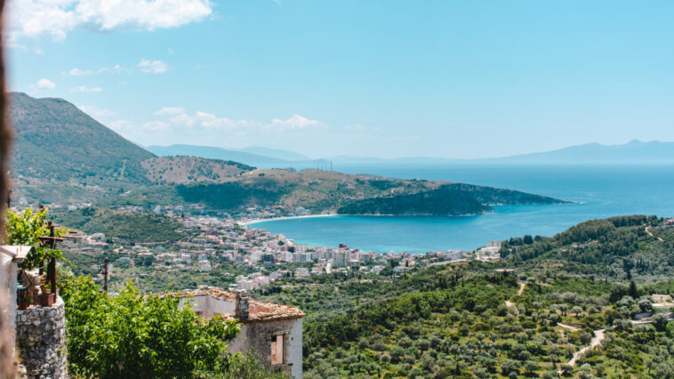 Őrizetbe vették a népszerű üdülőváros polgármesterét