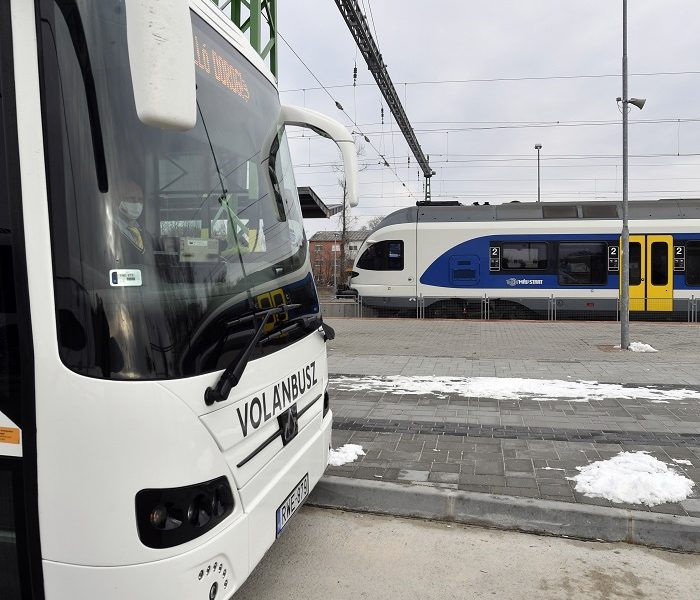 Itt az összes kedvezményes tarifa a MÁV-Volán járatain