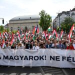 Nem egyszerű boldogulni a tömegben