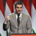 Kocsis Máté nem tudott szó nélkül elmenni Karácsony Gergely posztja mellet