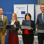 Újabb 200 ezer diák és iskola kap laptopot az államtól a kampányidőszak alatt