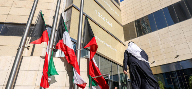 A korrupcióra hivatkozva felfüggesztette a parlamentet a kuvaiti emír