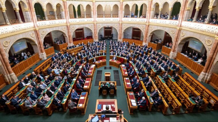 Parlament: Ungár szerint valószínűleg újraszámlálás lesz Budapesten