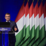 Orbán Balázs szerint már guggolva is kibírják, amíg Matolcsy György távozik a Magyar Nemzeti Bank éléről