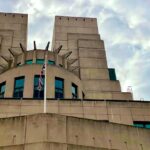 A hidegháború óta nem tapasztalt fenyegetések érik a nemzetközi világrendet az MI6 és a CIA vezetői szerint