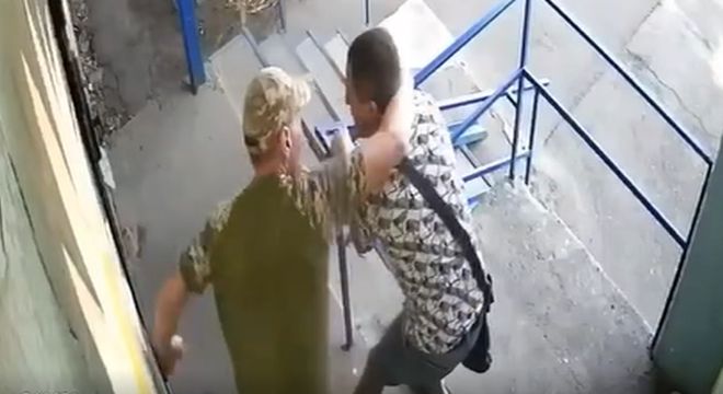 Így toboroznak Ukrajnában a sorozótisztek – videó