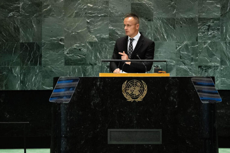 Szijjártó: Magyarország ellenzi a kínai elektromos autókra kivetendő EU-s büntetővámokat