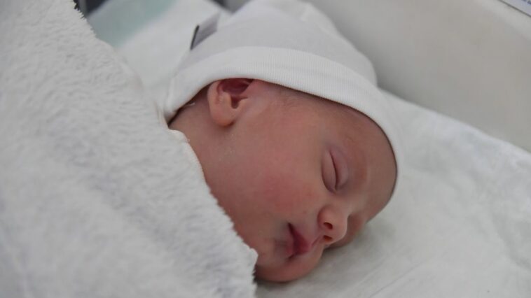 Tömegesen ragadhatnak a kórházakban a magukra hagyott kisbabák