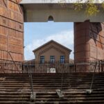 Orbánék kipenderítették Köves Slomóékat a Sorsok Házából, majd lehúzták a rolót