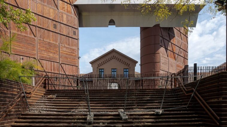 Orbánék kipenderítették Köves Slomóékat a Sorsok Házából, majd lehúzták a rolót