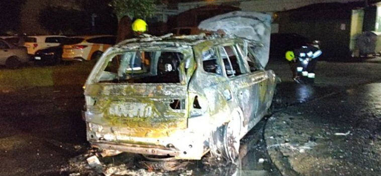 Kigyulladt egy BMW Óbudán, a közeli Spar üzlet is megrongálódott